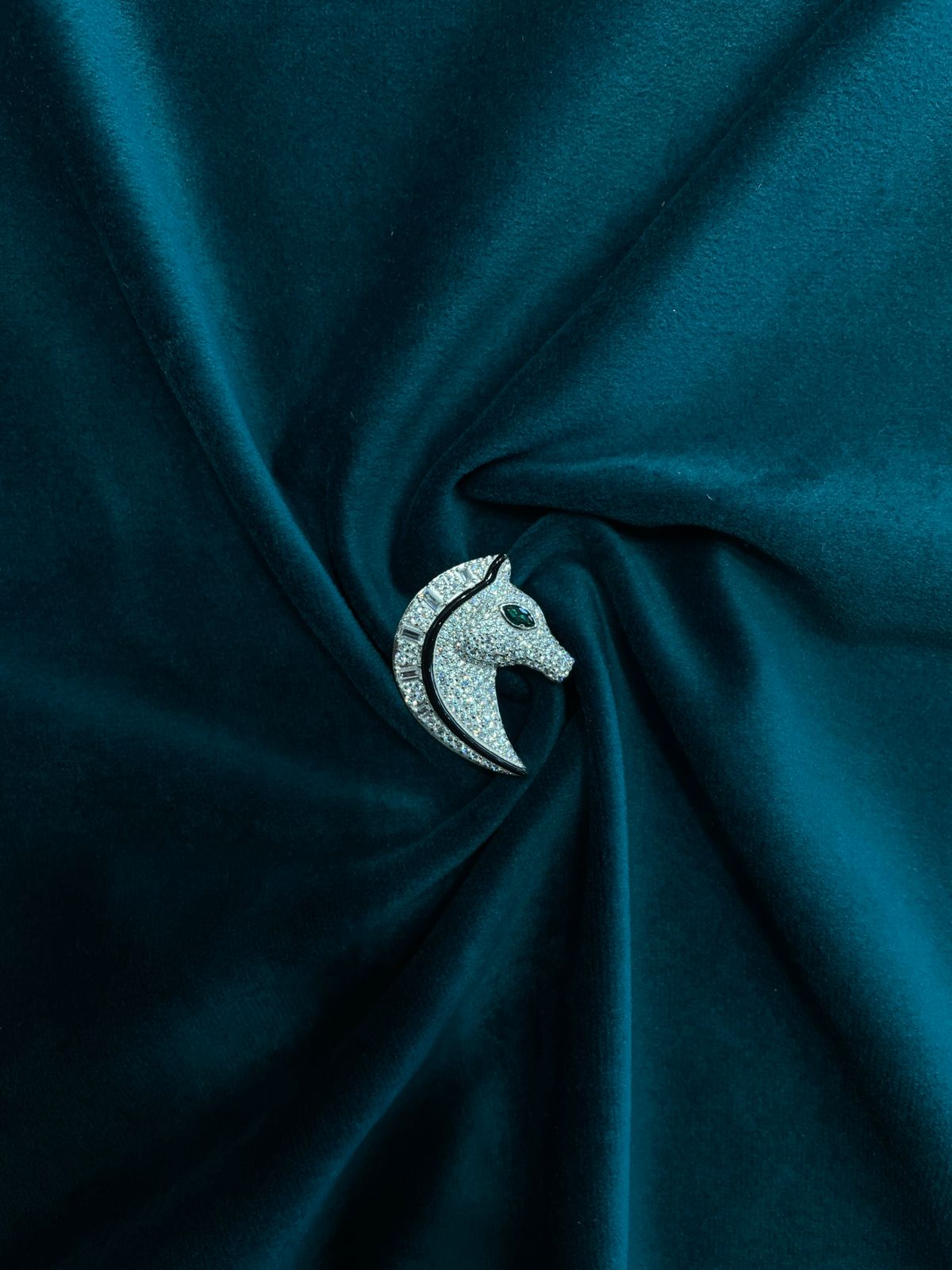 Elegant Horse Design Brooch